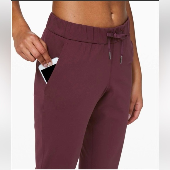 Lululemon On the Fly 7/8 Pants
Dark Adobe Maroon Size 4 EUC - Picture 4 of 13